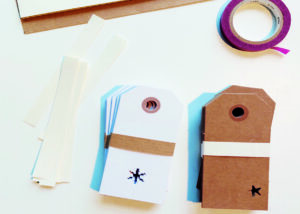 Anhänger mit ausgestanzten Motiven.